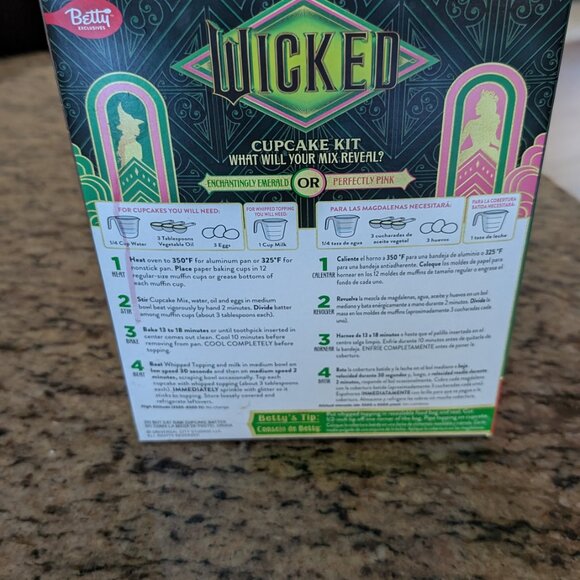WICKED Mix To Reveal Vanilla Cupcake Kit - Picture 2 of 5